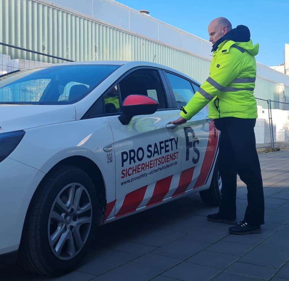 Einsatzfahrzeug von Pro Safety mit Revierfahrer